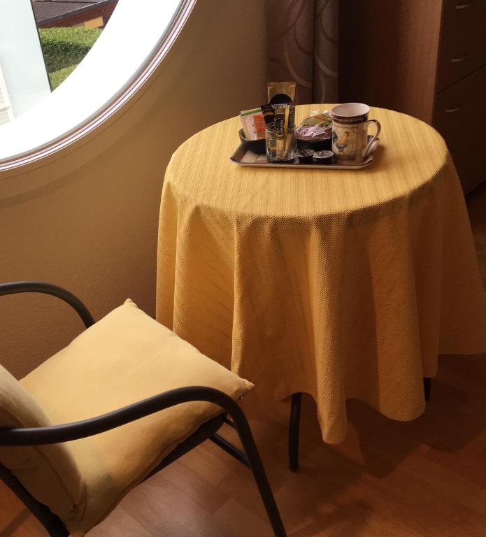 Queen Guest Room room 6